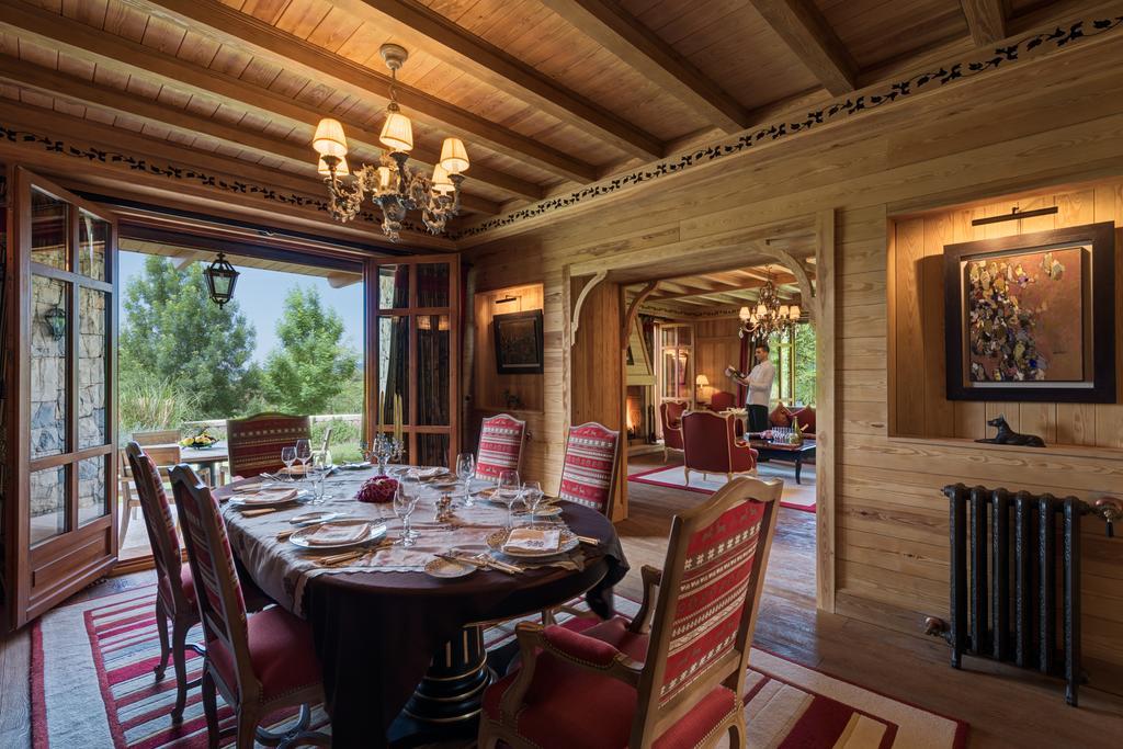 Michlifen Resort & Golf Ifrane  Exterior photo The dining room at the lodge