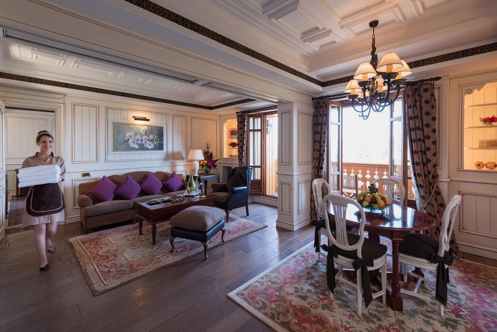 Michlifen Resort & Golf Ifrane  Exterior photo A suite at the hotel