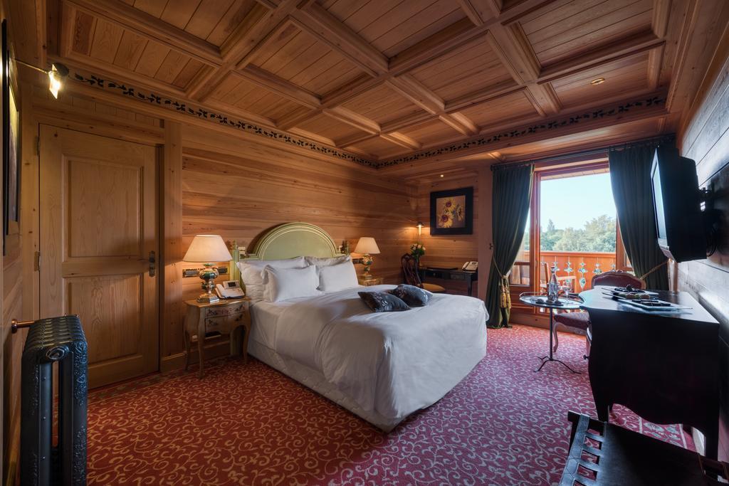 Michlifen Resort & Golf Ifrane  Exterior photo A room at the Hotel de Crillon